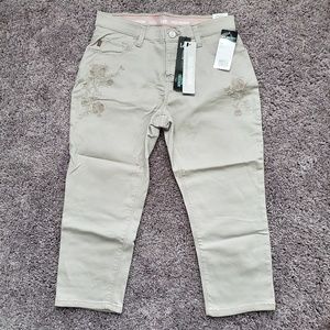 LEE Women's Petite Modern Total Freedom Capri